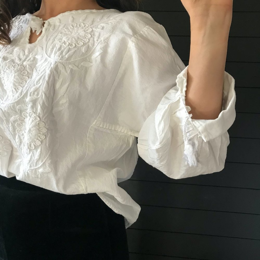 SOLD 70s Mexican embroidery  blouse white small - Picture 5 of 9